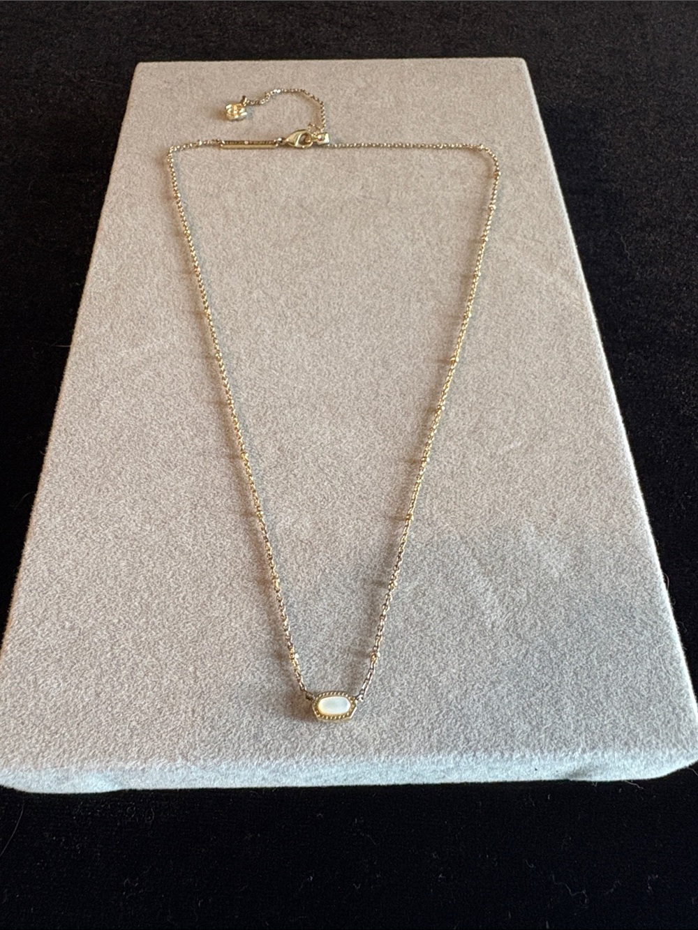 Kendra Scott Mini Elisa Pendant Necklace - Picture 5 of 17